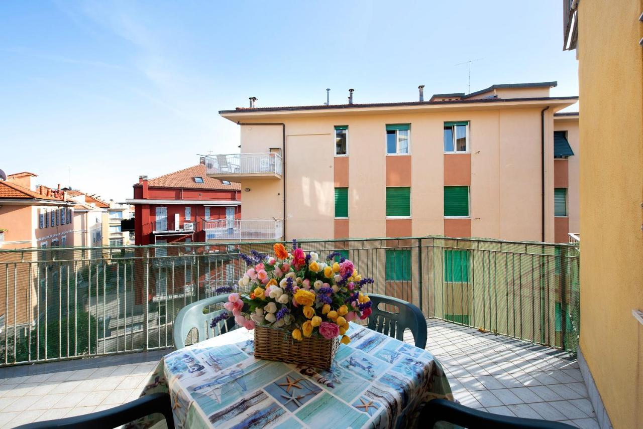 Ferienwohnung Trilocale Mazzini Con 2 Balconi Varraze Exterior foto
