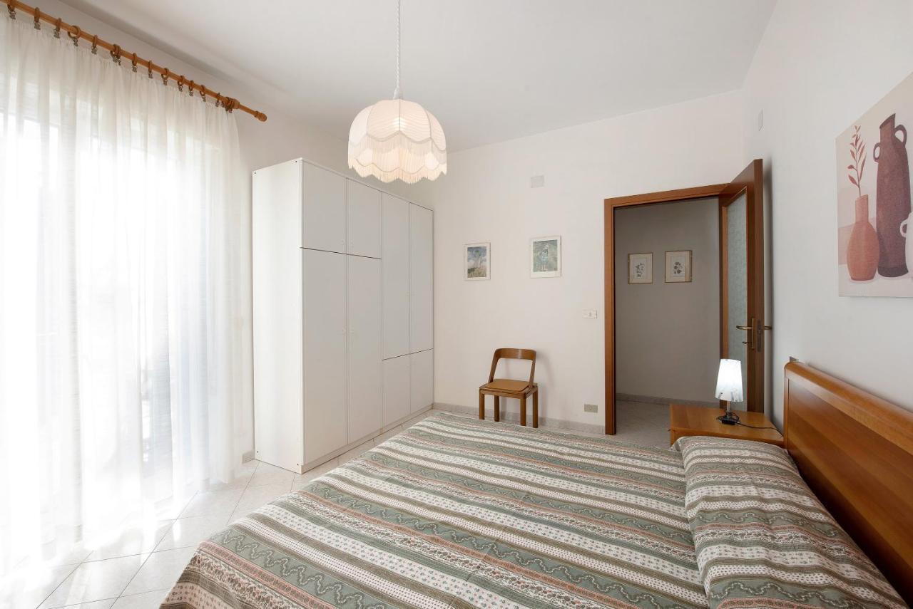 Ferienwohnung Trilocale Mazzini Con 2 Balconi Varraze Exterior foto