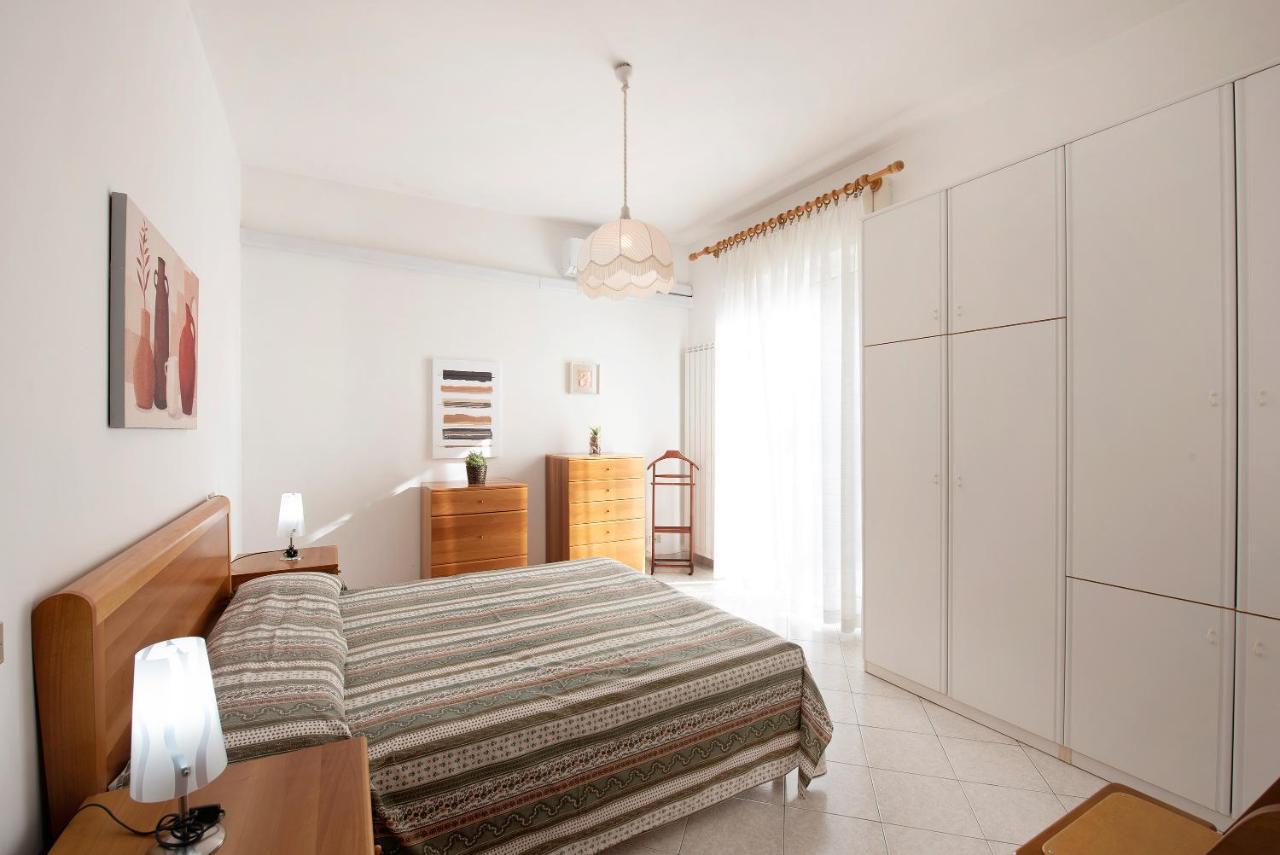 Ferienwohnung Trilocale Mazzini Con 2 Balconi Varraze Exterior foto