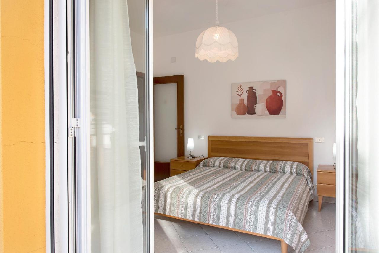 Ferienwohnung Trilocale Mazzini Con 2 Balconi Varraze Exterior foto